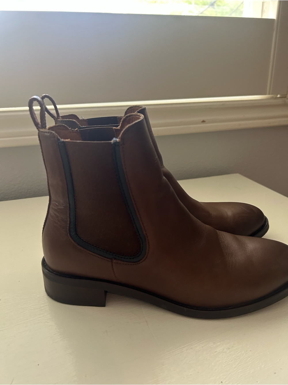GORGEOUS Womens Chelsea Thursday Boot in Walnut - Picture 5 of 8